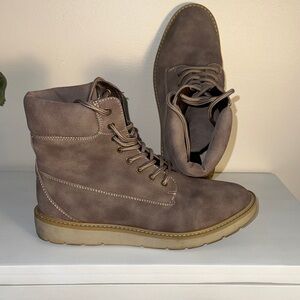 Women’s White Mountain Brown Lace-Up Boots